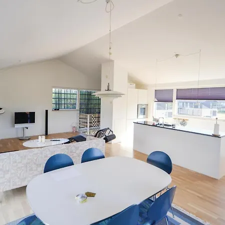 Two-bedroom Holiday In *